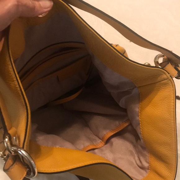 Michael Kors leather handbag. - Picture 2 of 7